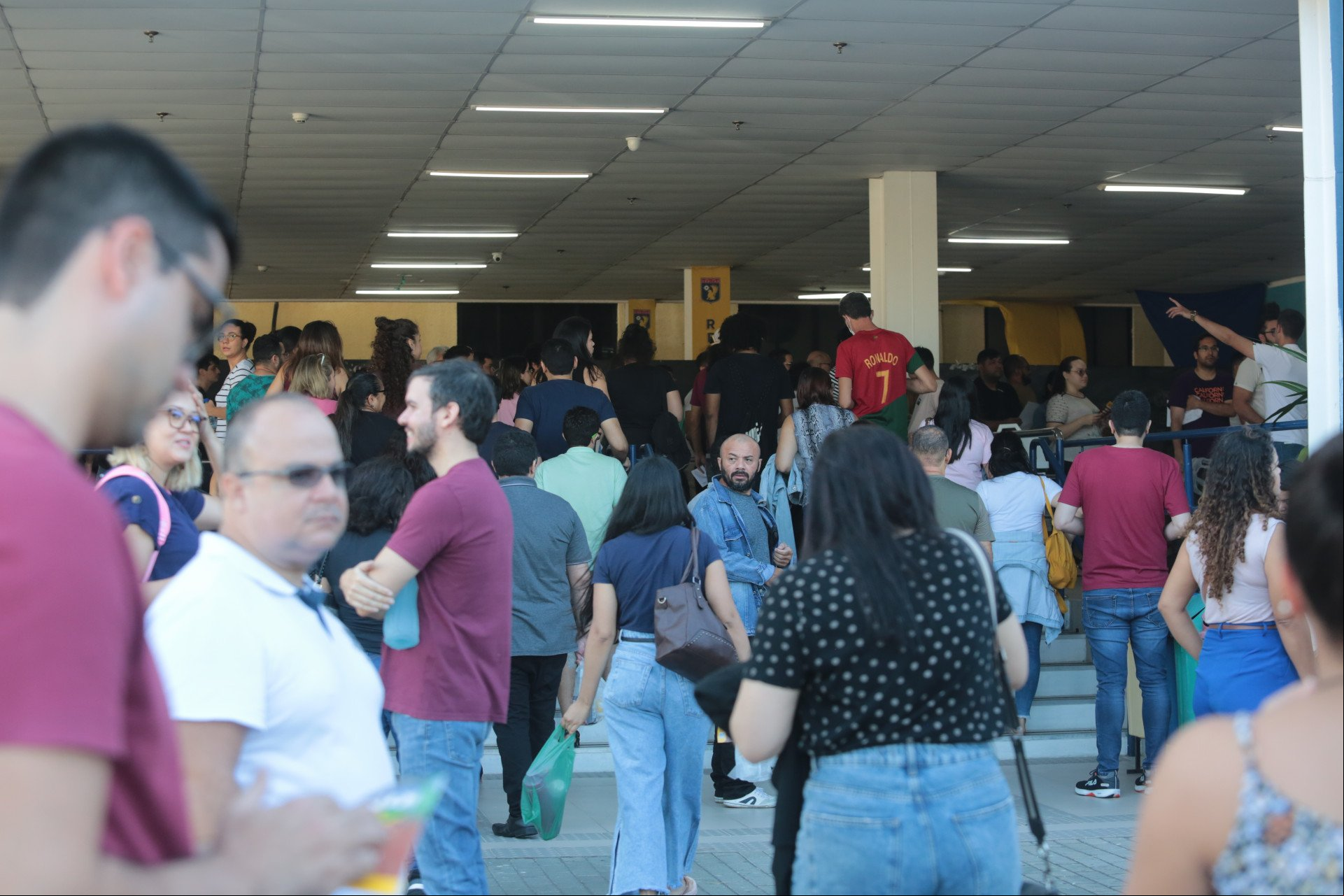 Candidatos chegam aos locais de prova do CNU. Em Fortaleza, a Uninassau (Doroteias) recebe o maior número de inscritos