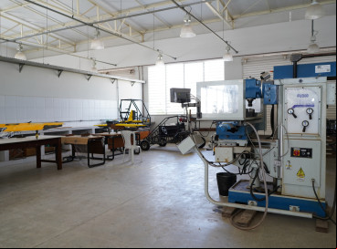 ￼LABORATÓRIO do projeto Aratinga Aerodesign da UFC Russas 