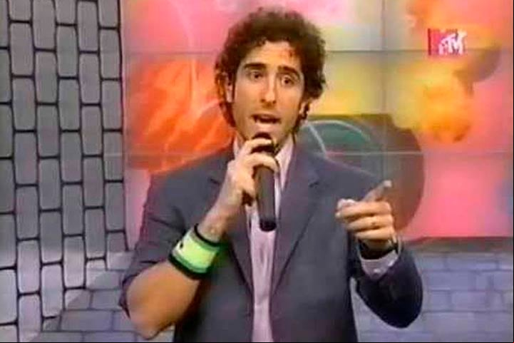Apresentou o The Nadas, juntamente com Felipe Solari e André Vasco, e o programa Mucho Macho em 2007. Paralelamente, atuou em uma novela da Record, Bicho do Mato, interpretando Emílio Redenção.