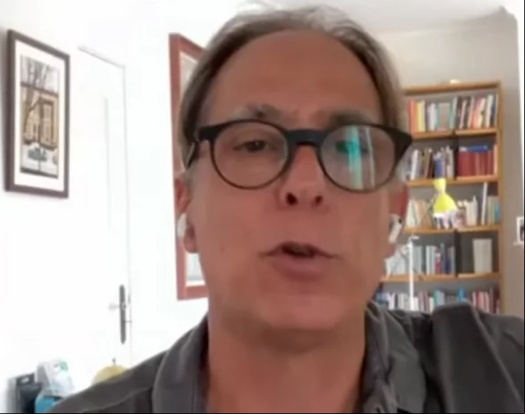 Em um texto publicado na sua página no Instagram, o ator classificou os dois como “empregados da ditadura militar” e “abusadores do Brasil”.
