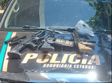PMCE apreendeu quatro fuzis, nove carregadores de fuzis e sete granadas
 