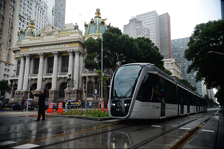 Por fim, a expectativa é que o projeto também impulsione o a instalação do VLT na Barra da Tijuca e conte com um teleférico que deve ter cinco estações de parada na região.