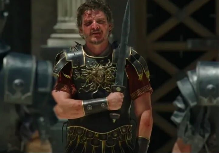 Na trama, ele irá interpretar Marcus Acacius, um general romano líder do exército encarregado de capturar Lucius (Paul Mescal) e levá-lo de volta à Roma.