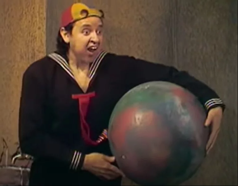 Apenas quatro atores do seriado estão vivos: Edgar Vivar (Seu Barriga e Nhonho), Florinda Meza (Dona Florinda), María Antonieta de las Nieves (Chiquinha) e Carlos Villagrán (Quico).