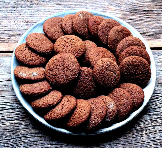 Além disso, se os biscoitos forem muito salgados ou doces demais, a pessoa terá que beber água em excesso de vezes , podendo atrapalhar o andamento da diversão.