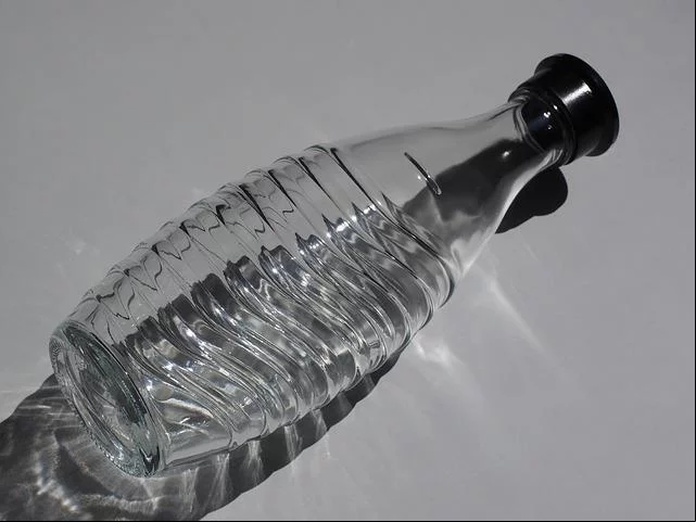O Rock in Rio vai fornecer água gratuitamente e permite que a pessoa leve uma garrafa plástica de até 500 ml. A pessoa pode levar a água e, depois que beber, enche a garrafa com a água dos bebedouros espalhados pelo parque.