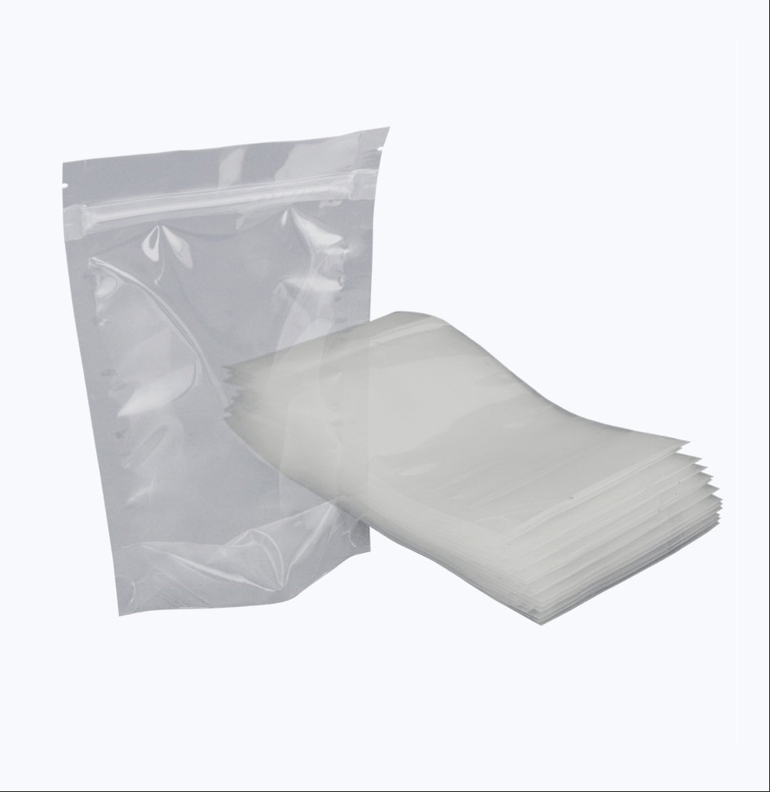 Mas os lanches devem estar acondicionados em sacos plásticos macios, do tipo ziploc.
Embalagens rígidas do tipo tupperware não são permitidas.
