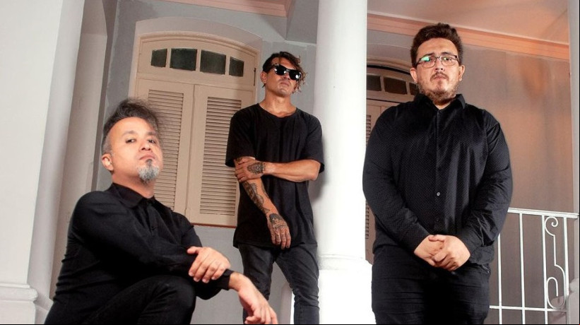 O trio cearense Plastique Noir é uma das atrações do CarnaRock do Snake Bar