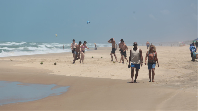 FORTALEZA-CE, BRASIL, 27-09-2024: Perfil do Turista da Alta Estação e Avaliação da Praia do Futuro e do Perfil do Usuário. (foto: Fabio Lima/ OPOVO)