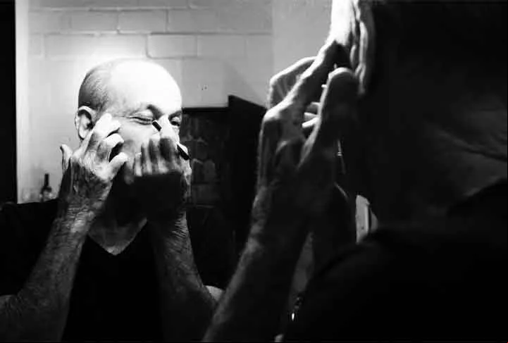 Uma faceta menos conhecida de Ney Matogrosso é como ator. Ele atuou em alguns filmes, como “Luz nas Trevas - A Volta do Bandido da Luz Vermelha” (2012), em que interpreta o personagem principal.