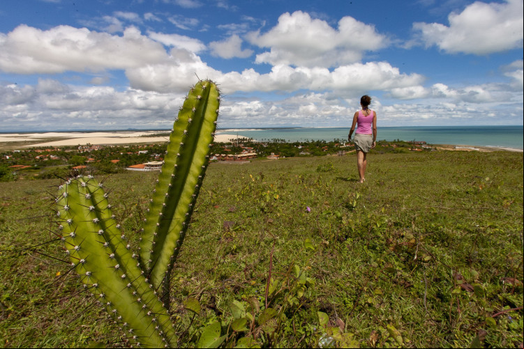 Praia de Jericoacoara. Vila vista de um dos serrotes da região Praia de Jericoacoara. Vila vista de um dos serrotes da região