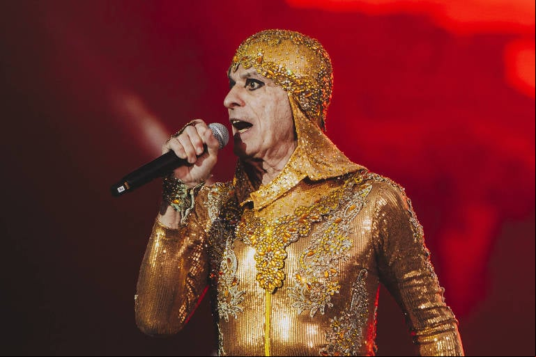 Em 22/09, “Bloco na Rua” foi atração do Rock in Rio, com o artista esbanjando vitalidade em clássicos como “Eu Quero é Botar Meu Bloco na Rua”, canção de Sérgio Sampaio que inspirou o nome da turnê, “Sangue Latino”, hit dos Secos e Molhados, e “Pro Dia Nascer Feliz”, de Frejat e Cazuza.