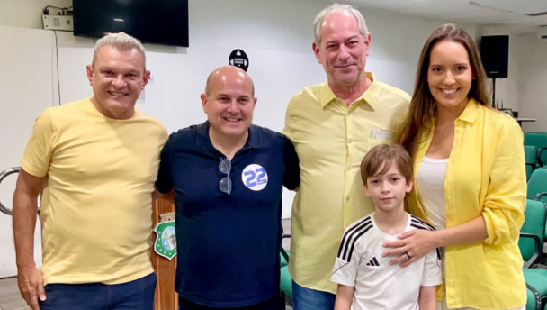 Ciro Gomes publicou foto ao lado de Roberto Cláudio (PDT) e José Sarto (PDT)
