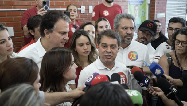 Evandro Leitão (PT) em coletiva de imprensa na manhã deste domingo, 27, durante o segundo turno das eleições