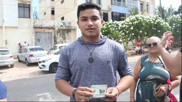 Estudante Guilherme de Menezes Silva, 18, relatou erro na mudança do local de votação