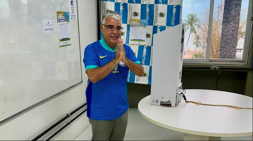 O senador Eduardo Girão (Novo)