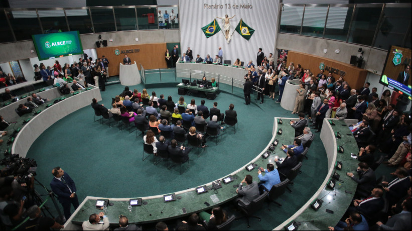 Evandro Leitão reinaugura plenário da assembleia legislativa após incêndio. (foto: Fabio Lima/ OPOVO)