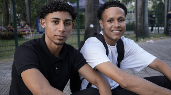 Saída do segundo dia de provas do Enem 2024 na Unifor. Jefferson Soares e Cauã Ezequiel, ambos de 18 anos Saída do segundo dia de provas do Enem 2024 na Unifor. Jefferson Soares e Cauã Ezequiel, ambos de 18 anos