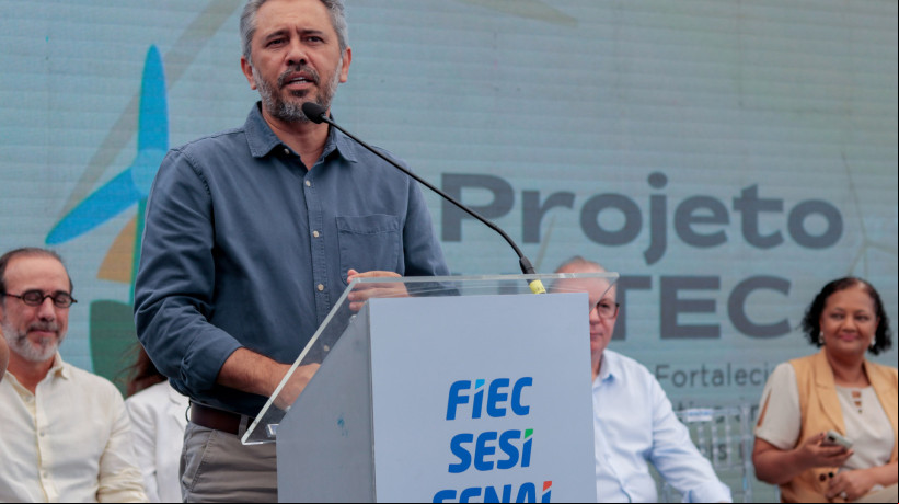 FORTALEZA, CEARÁ, BRASIL, 12-11-2024: Governo certifica jovens que concluíram o primeiro ciclo de formação de multiplicadores do Projeto H-TEC. A cerimônia no Senai da Barra do Ceará, com a presença do governador Elmano de Freitas e o Presidente da FIEC, Ricardo Cavalcante. (Foto: Samuel Setubal/ O Povo)