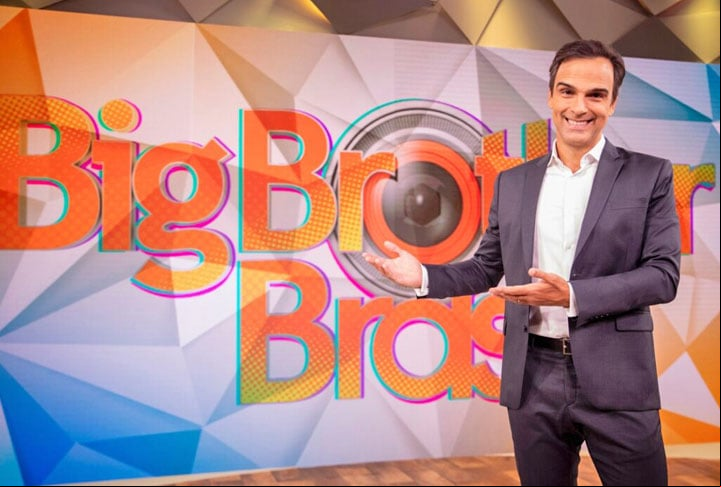 O Rio é uma cidade famosa mundialmente, retratada em músicas como Garota de Ipanema, filmes como Rio e diversas novelas da Rede Globo. A principal emissora do continente, aliás, fica na cidade, assim como a casa do BBB, o maior reality show do país.