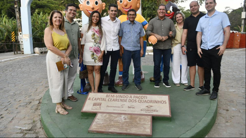 Luiz GastÃ£o entre equipe da Mostra e da Prefeitura de Pacoti 