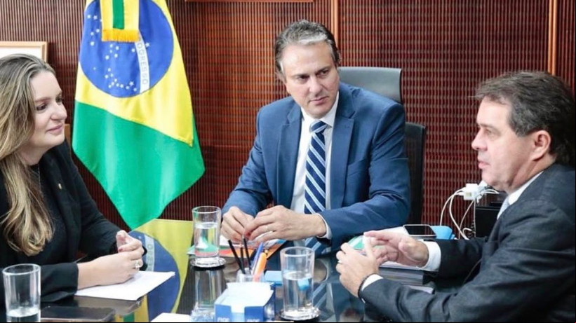 Senadora Augusta Brito, Camilo Santana e Evandro Leitão. Ao todo, R$68 milhões serão destinados à saúde do Ceará.