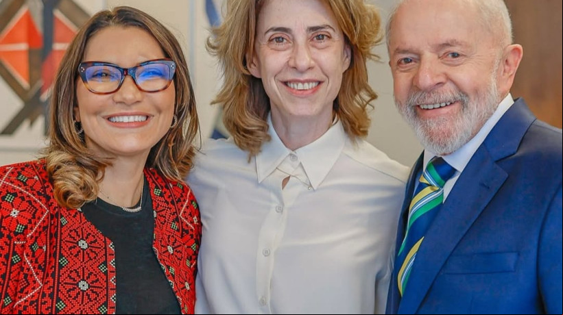 O presidente Luiz Inácio Lula da Silva (PT) e a primeira-dama, Janja, com Fernanda Torres, indicada ao Globo de Ouro