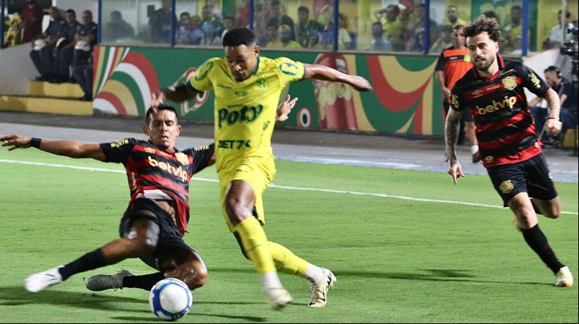 Fernandinho, atacante do Mirassol, durante jogo contra o Sport pela Série B 2024