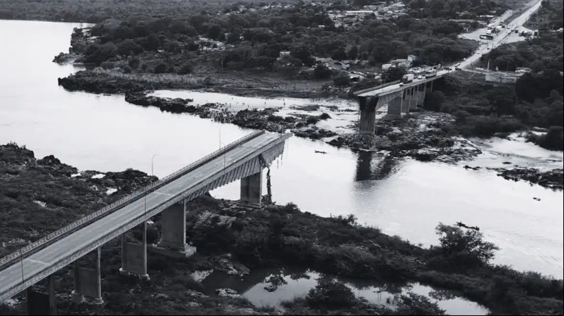 Ponte Juscelino Kubitschek, que desabou no domingo, 22 de dezembro, ligava as cidades de Aguiarnópolis (TO) e Estreito (MA)