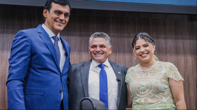 CAUCAIA-CE, BRASIL, 01-01-2025: Posse do prefeito de Caucaia, Naumi Amorim, e da vice-prefeita, Priscila Menezes, além dos vereadores eleitos na cidade de Caucaia. A cerimônia ocorreu na Câmara Municipal de Caucaia. (Foto: Fernanda Barros/ O Povo)