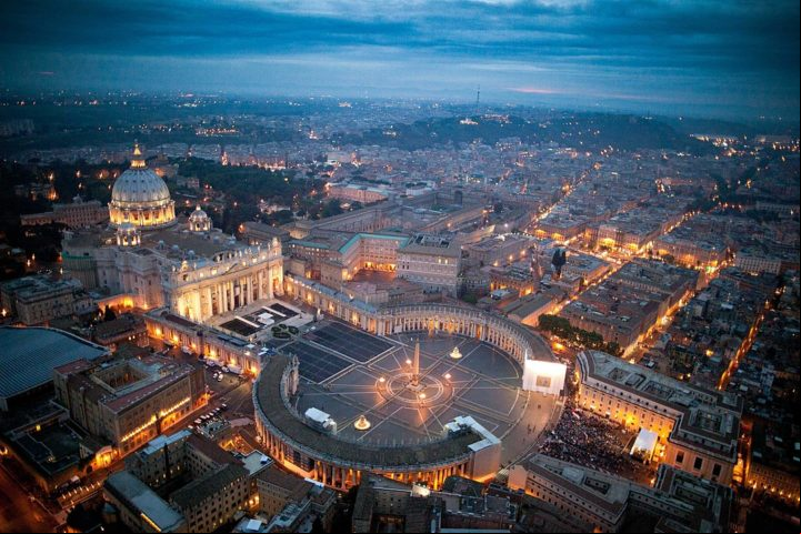 Segundo o estudo, os Museus do Vaticano tiveram 6,76 milhões de visitantes em 2023, logo atrás do Louvre, com 8,86 milhões. Conheça mais sobre o Vaticano e suas histórias!