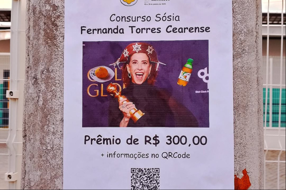 Com um refrigerante São Geraldo, cuscuz e chapéu de cangaceiro, cartaz anuncia concurso de melhor sósia cearense da atriz Fernanda Torres Com um refrigerante São Geraldo, cuscuz e chapéu de cangaceiro, cartaz anuncia concurso de melhor sósia cearense da atriz Fernanda Torres