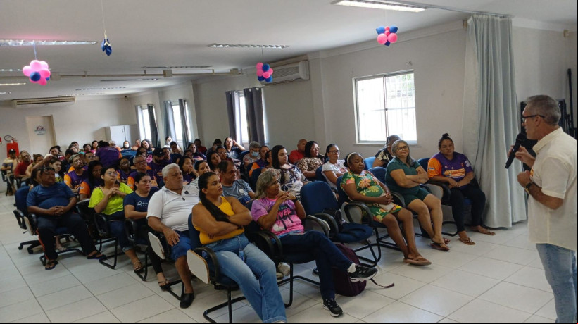 Trabalhadores se reuniram na manhã desta quinta-feira, 9, na sede do Seeaconce, o sindicato da categoria