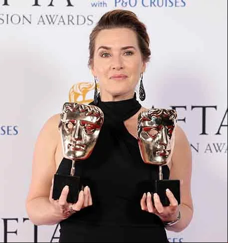 Além das cinco estatuetas do Globo de Ouro, ela tem no currículo um Oscar, dois Emmy, quatro Bafta (o “Oscar” do cinema britânico) e um Grammy.