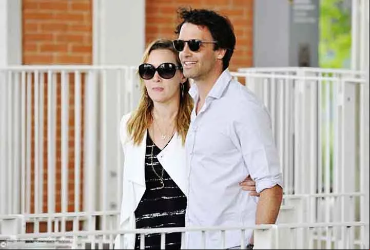 Na vida pessoal, Kate Winslet é casada há 12 anos com Edward Abel Smith, sobrinho do empresário britânico Richard Branson. O casal tem um filho, Bear, de 10 anos.