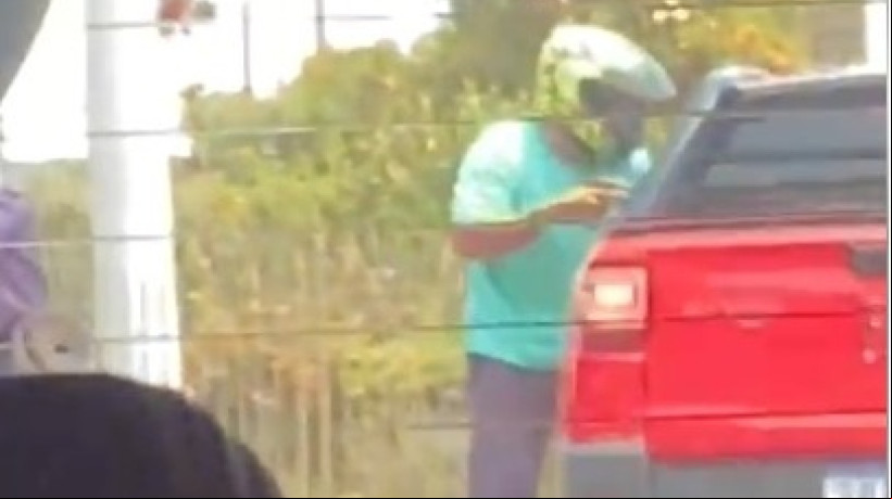 Vídeo do roubo registrado na avenida Santos Dumont, bairro Papicu, em Fortaleza.