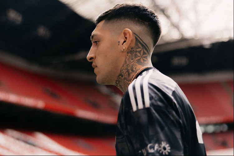 Zagueiro Gastón Ávila pertence ao Ajax e vai defender o Fortaleza em 2025 Zagueiro Gastón Ávila pertence ao Ajax e vai defender o Fortaleza em 2025