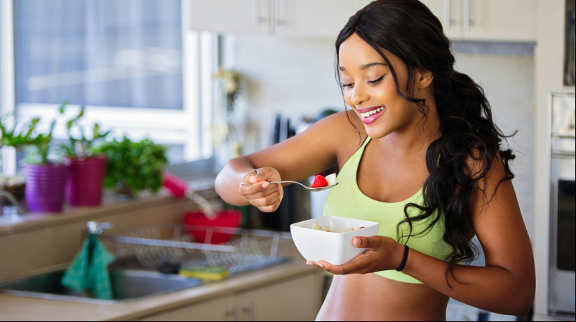 A alimentação errada interfere na qualidade do sono? Confira o que diz especialistas
