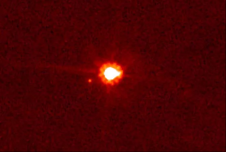 No dia 29 /7/2005, brasileiros integraram a equipe de 62 pesquisadores que revelou um objeto celeste nos confins do Sistema Solar. Era o planeta anão Éris, a cerca de 15 bilhões de quilômetros da Terra.