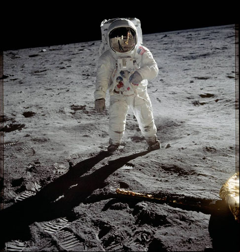 Vários programas espaciais da NASA ganharam destaque. O principal é o Programa Apollo, responsável por levar o homem à Lua em 1969.