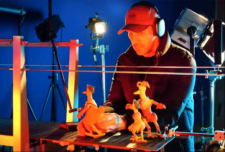 Para fazer esse filme, foi necessário usar uma técnica chamada stop-motion. Ela tem esse nome devido ao ato de posicionar os bonecos da animação e capturá-los na câmera, refazendo o ciclo por diversas vezes até concluir a cena planejada.