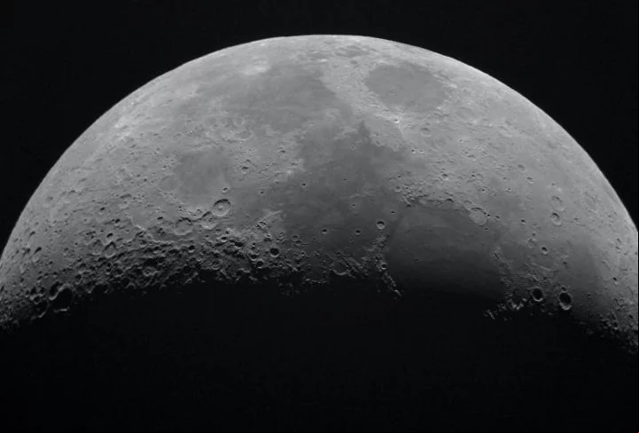 A série Apollo's Moon Shot - Missão Lua foi produzida para celebrar os 50 anos da Missão Apollo11, quando o homem pisou na lua. A série também mostra objetos raros do Museu Nacional do Ar e do Espaço Smithsonian.