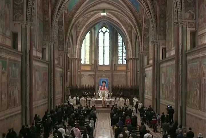 O principal ponto das novas regras é a permissão para que o sepultamento dos papas aconteça fora do Vaticano, cidade-estado que é a sede da Igreja Católica.