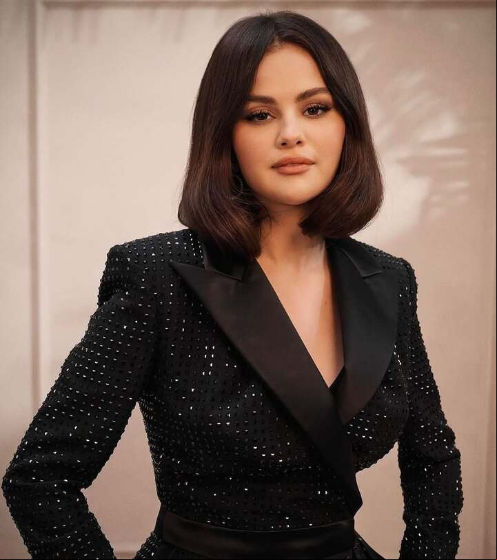 “Querida Selena, peço desculpas sinceras pelos meus comentários descuidados – eles são indefensáveis e vão contra tudo o que defendo. Como latinos, devemos sempre apoiar uns aos outros. Não há desculpa. Eu estava errado e iro profundamente sua carreira e seu bom coração“, escreveu Derbez em suas redes sociais.