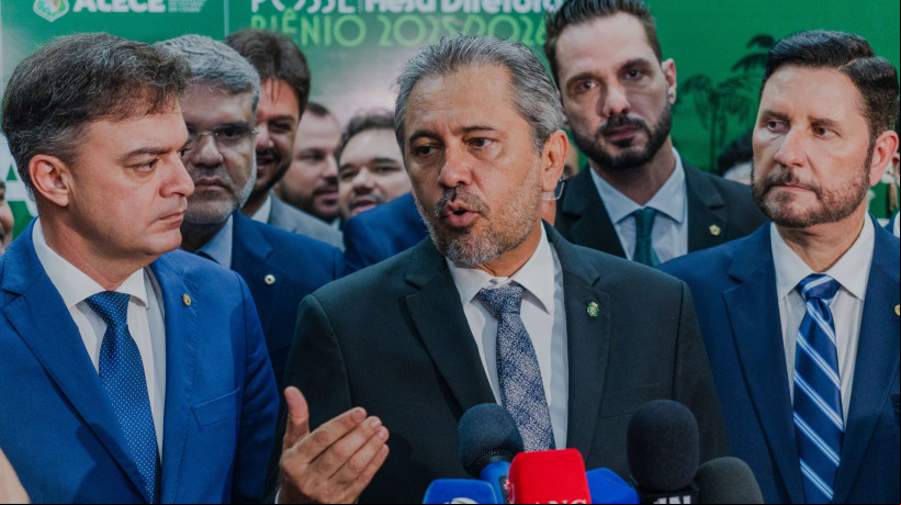 Governador Elmano de Freitas participou da posse do novo presidente da Assembleia Legislativa, Romeu Aldigueri