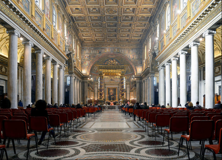 O Papa Francisco já externou o desejo de ser enterrado em uma caixão simples de madeira na basílica de Santa Maria Maggiore (foto), em Roma. A maioria dos pontífices foram sepultados sob a Basílica de São Pedro, no Vaticano. Dessa forma, ele seria o primeiro Papa a ser sepultado em outro local desde Leão XIII, em 1903.