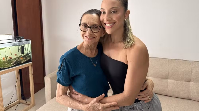 Eulália, mãe de Renata do BBB 25, se emociona ao falar sobre filha