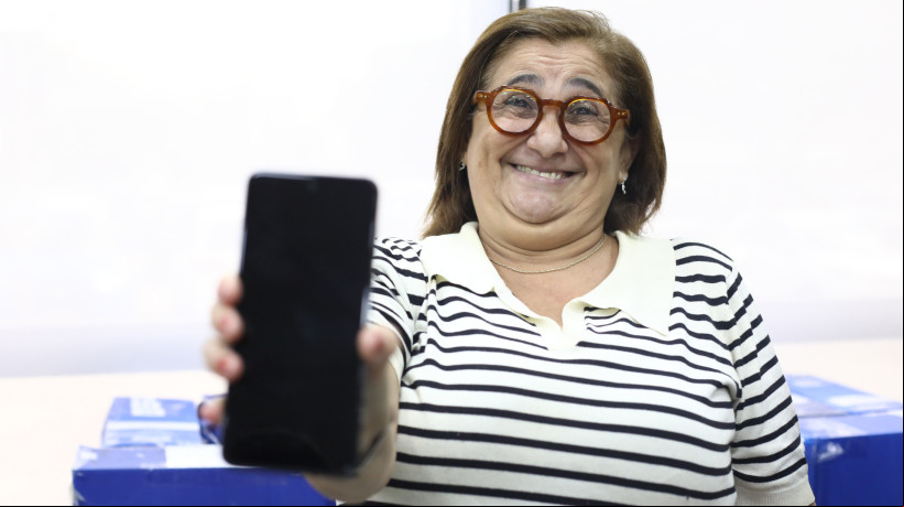 FORTALEZA-CE, BRASIL, 14.02.2025: Silvia Helena Braga Freire, dona de celular roubado. entrega de aparelhos pelo programa Meu Celular. (foto: Fabio Lima/ OPOVO)