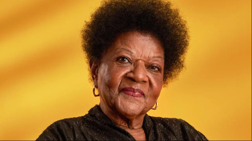 Aos 88 anos, a cantora carioca recebe em rede nacional homenagem pela seu legado e contribuição para a MPB