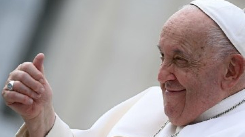 Papa Franciso foi internado com uma bronquite na sexta-feira